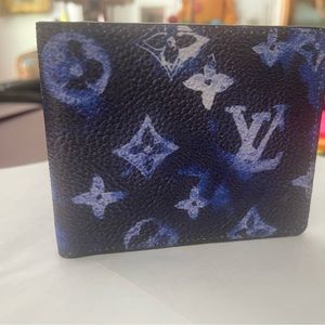 New w/out tag Fancy men’s wallet dark and light blue outside and black inside